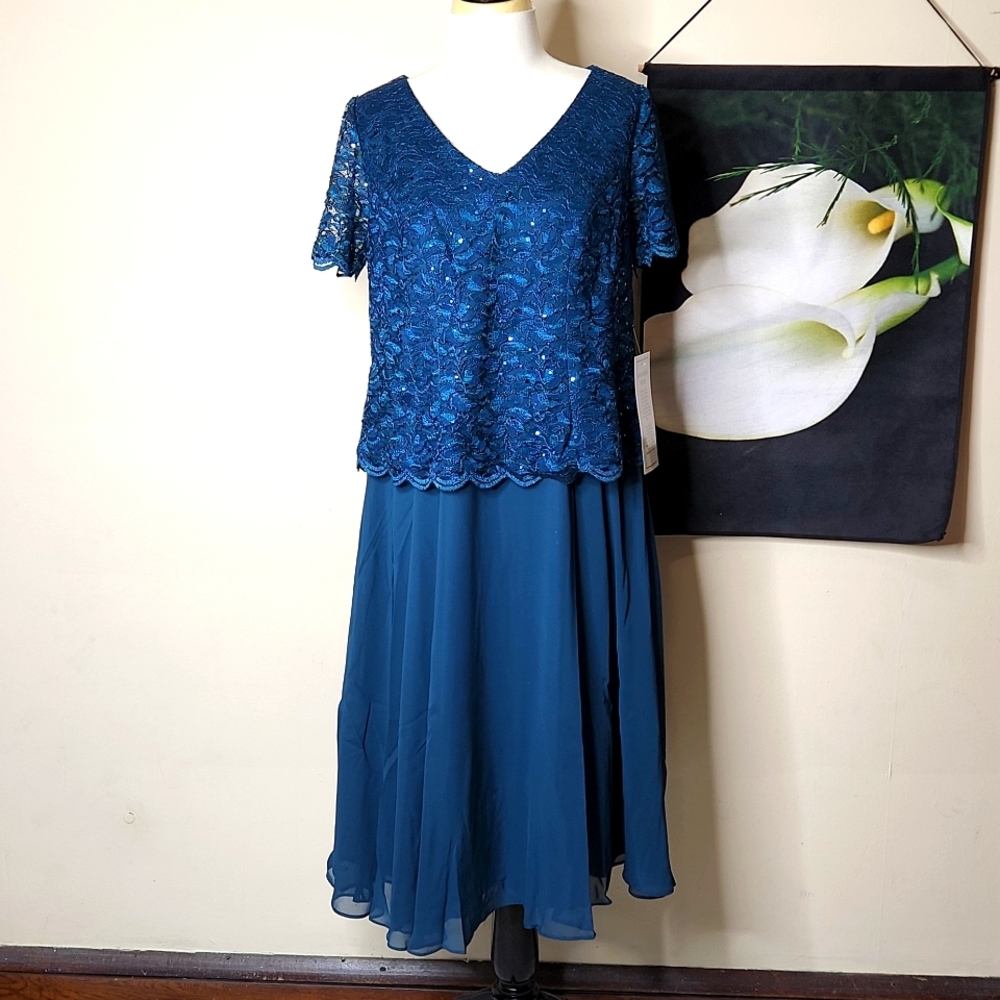 NWT Roaman's Layered V Neck Dres